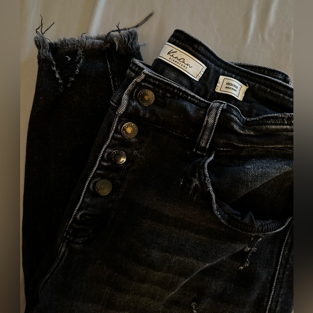 Black KanCan distressed skinny